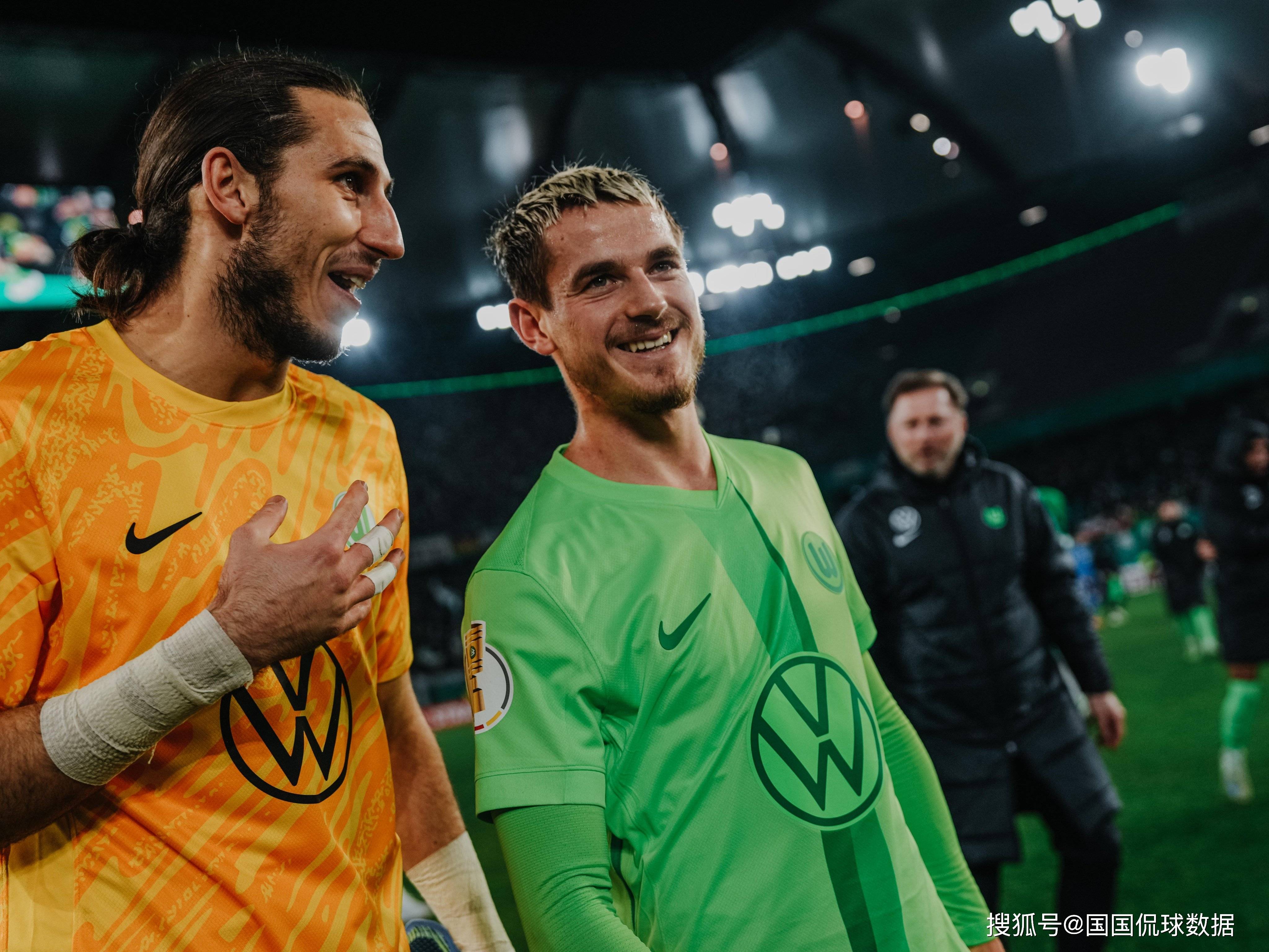 半岛体育课程-包含沃尔夫斯堡主场胜弗赖堡保持不败的词条