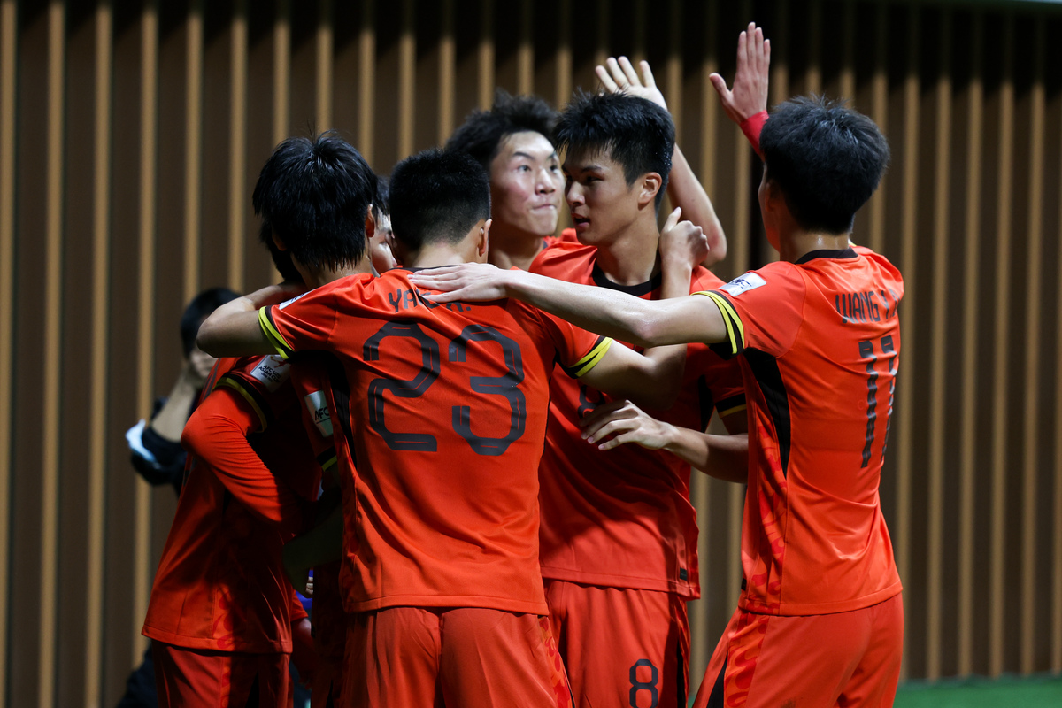 拼搏不懈:亚洲足球比赛激烈角逐 拼搏不懈:亚洲足球比赛激烈角逐