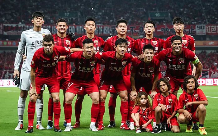 半岛体育注册-实力碰撞:上港面对恒大,双方争锋相对