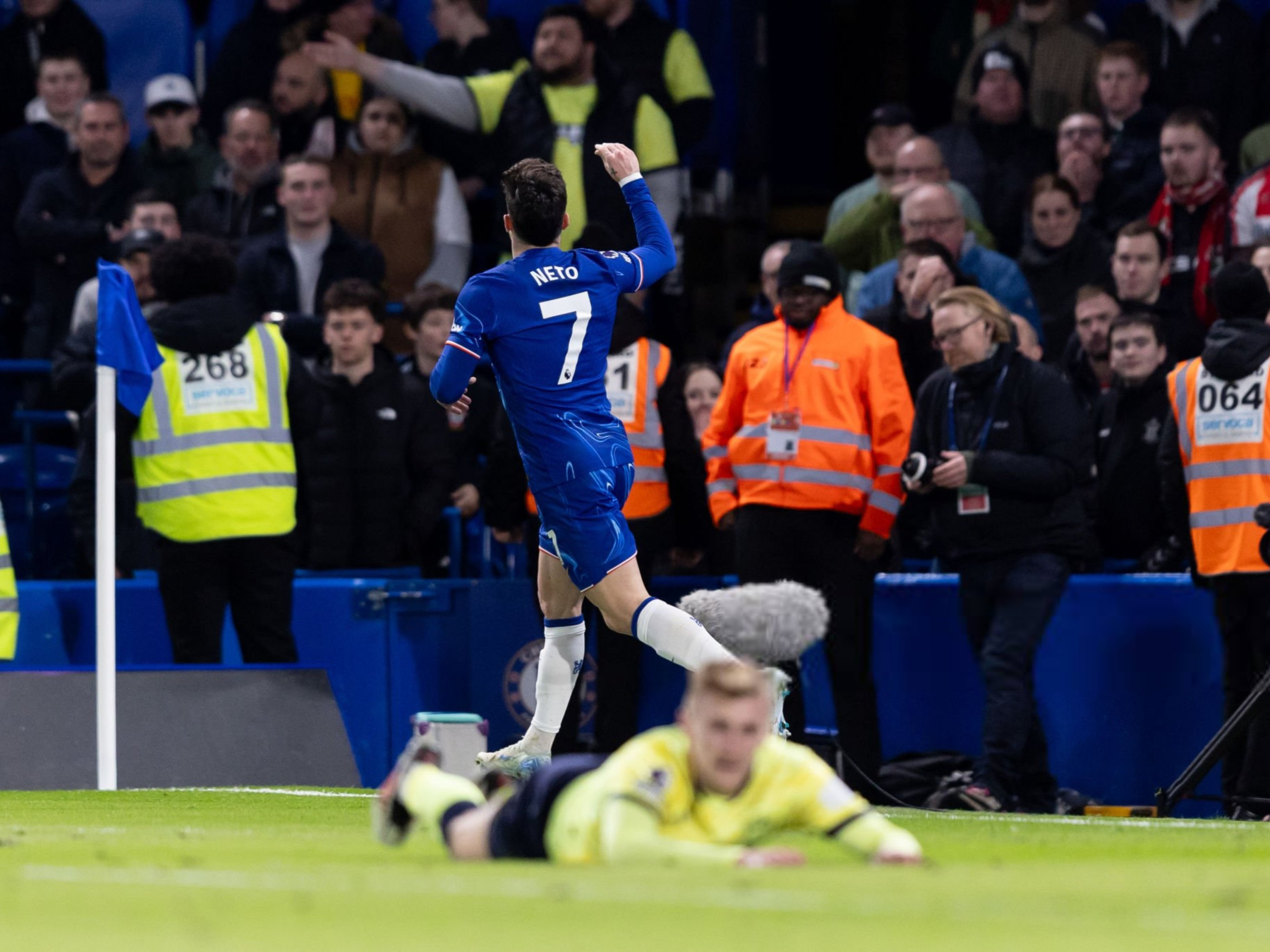 半岛体育活动-切尔西主场大胜,士气高涨迎来连胜的简单介绍