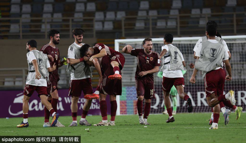 足球强队间的对决备受球迷期待 足球强队间的对决备受球迷期待