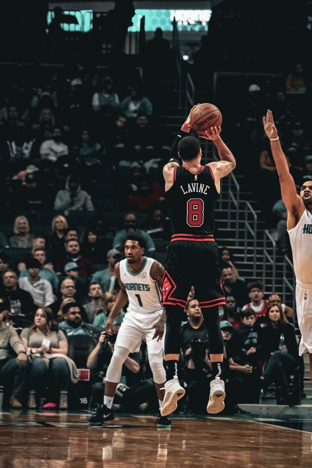 半岛体育vip注册-公牛球员拉文:带伤在场上不退缩,向球队展现领袖风范的简单介绍