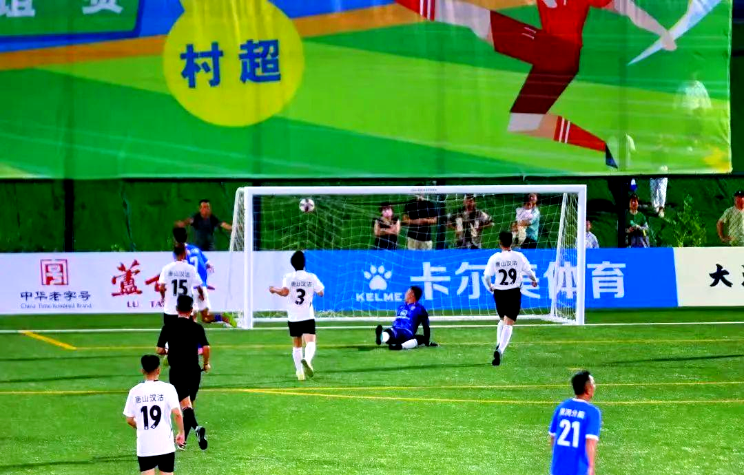 精彩足球赛事延续,球队全力备战接下来的比赛