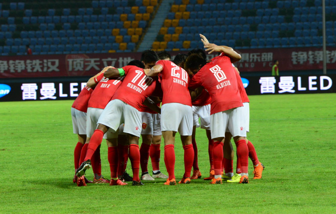 红龙士气高昂,全队团结一致赢得胜利的简单介绍 红龙士气高昂,全队团结一致赢得胜利的简单介绍