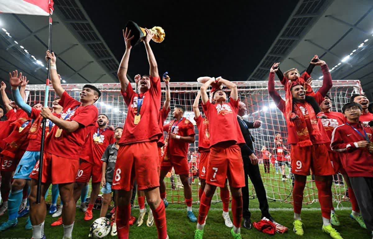 包含球员状态异军突起，中超联赛引人注目的词条