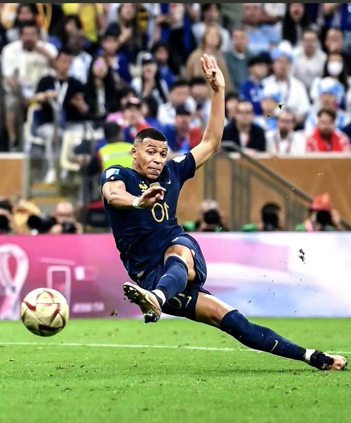 半岛体育电竞-热门对决,欧洲顶尖球队展开较量