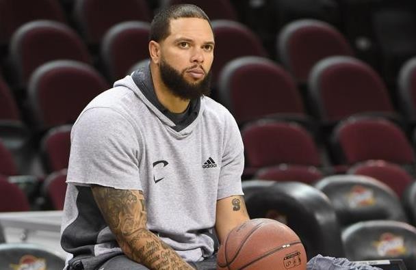 步行者中锋基里连科受伤 步行者中锋基里连科受伤