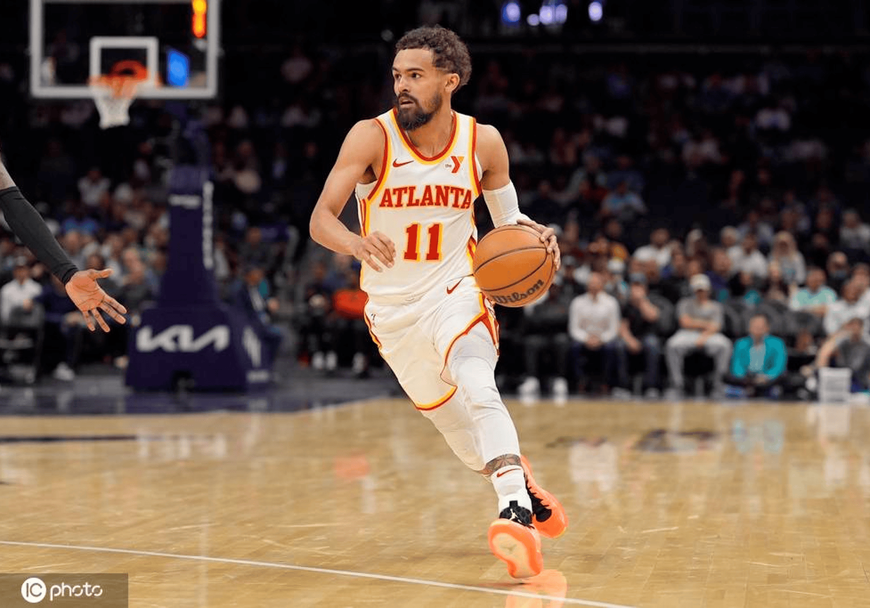 半岛体育官方-关于公牛击败老鹰,特雷杨19分的信息