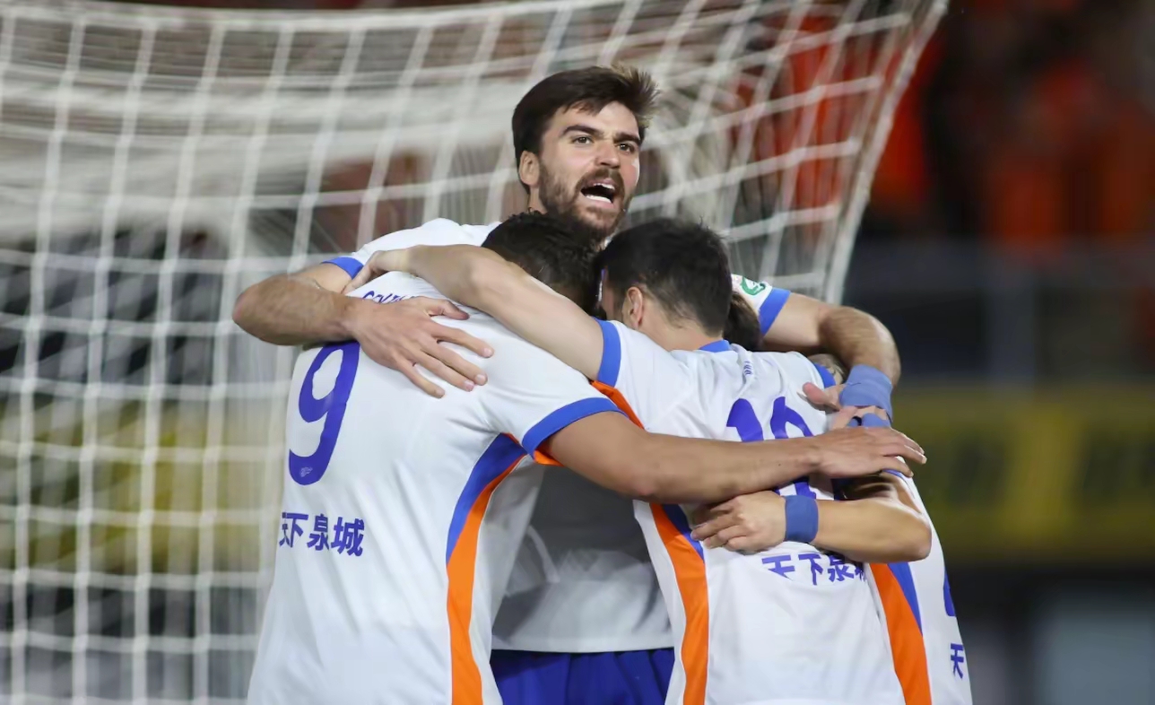 泰达战术失误频频，球队表现不稳定，主帅面临下课压力的简单介绍