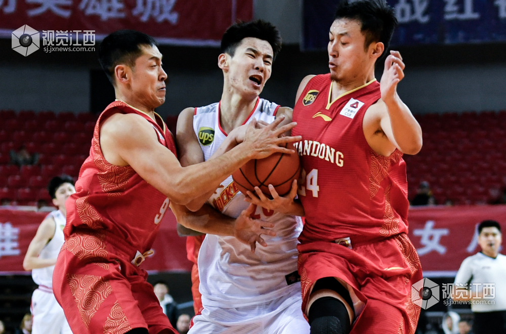江西男篮壮志凌云,携手取胜!