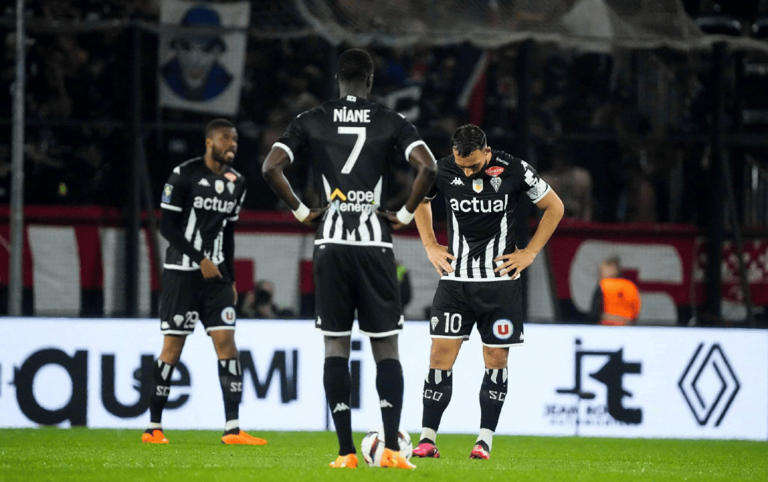 里昂在欧洲顶级比赛中获得胜利,球迷喜悦! 里昂在欧洲顶级比赛中获得胜利,球迷喜悦!