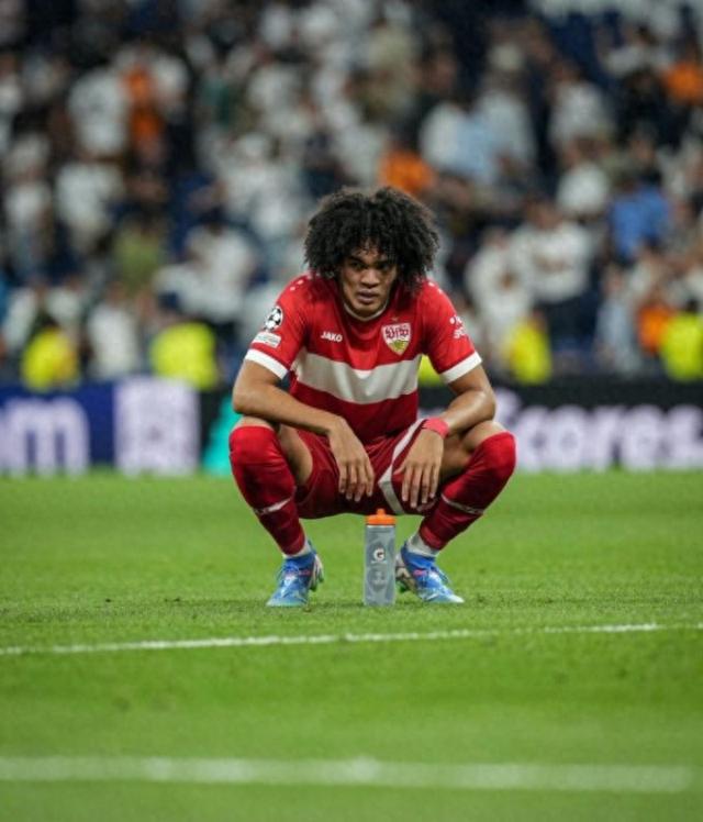 包含斯图加特客场战胜法兰克福，取得宝贵三分的词条