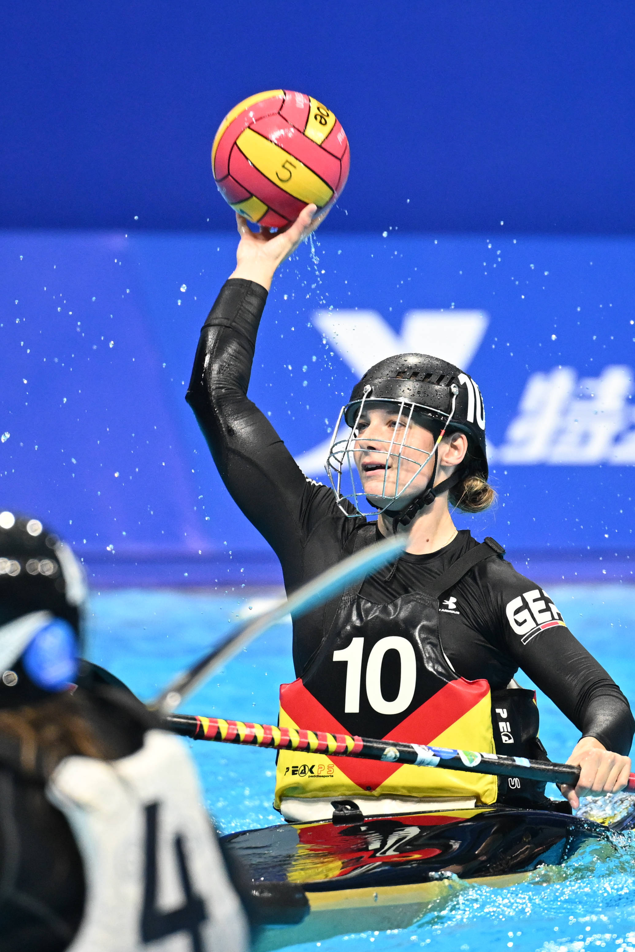 皮划艇比赛引爆热度，德国选手实力斩获的简单介绍