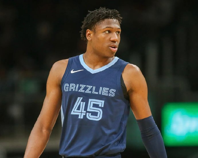 半岛体育在线登录-灰熊前锋连续砍分，荣膺最佳球员称号