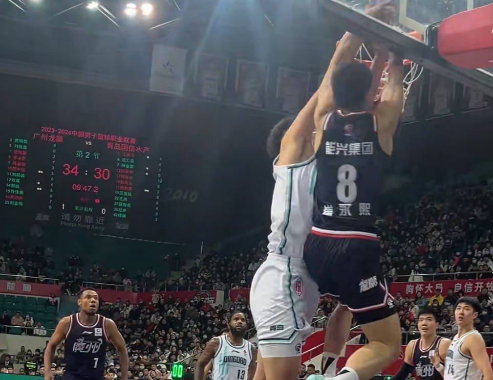 广东队遭遇连败，球迷失望